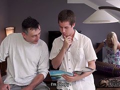 Leie, Blondine, Blasen, Freund, Papi, Hd, Jungendliche (18+), Eng