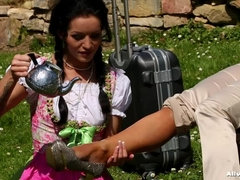 Fetiche de pies, Alemán, Aceite, Al aire libre, Satén, Mojado