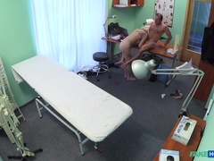 ブロンド, フェラチオ, 医者, バック, 手コキする, 看護婦, オマンコ, タトゥー