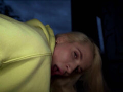 Grote kont, Blond, Pijpbeurt, Spel, Orgasme, Buiten, String, Strak