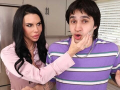 Gros cul, Grosse bite, Gros seins, Sucer une bite, Brunette brune, En levrette, Mère que j'aimerais baiser, Maman