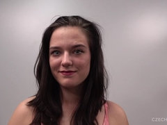 Brunette brune, Tchèque