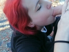 Enthousiasteling, Pijpbeurt, Sperma in gezicht, Likken, Buiten, Klein, Openbaar, Roodharige vrouw
