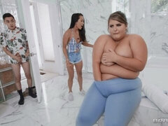 Cuarto de baño, Gorda, Culo grande, Verga grande, Tetas grandes, Mamada, Morena, Estilo perrito