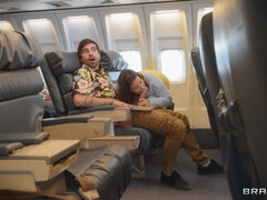 Sucer une bite, Brunette brune, Habillées, Mère que j'aimerais baiser, Maman, Public, Suçant