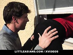 Tiny asian pizza delivery girl (Ember Snow) gets stuck in the window
