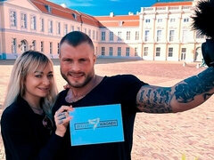 Enthousiasteling, Blond, Pijpbeurt, Huisgemaakt, Gezichtspunt, Geschoren, Tiener, Tieten likken