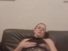 Pregnant Mom Does It Herself On The Sofa With Deutsche Amateure