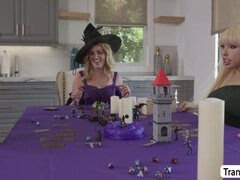 18 летние, Большие сиськи, Грудастые, Глубокая глотка, Лизание, Киски, Трансы, Втроем