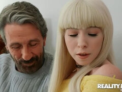 Blonde, Sucer une bite, Attrapée, Face assise, Léchez, Rasée, Maigrichonne, Nénés