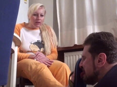 18 jaar, Blond, Fetisj, Duits, Hakken, Moeder die ik wil neuken, Meesteres, Tiener