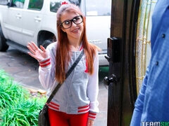 Pijpbeurt, Bruinharig, Hondjeshouding, Brillen, Klein, Schoolmeisje, Geschoren, Tiener