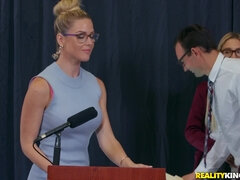 18 jaar, Anaal, Grote mammen, Europees, Lesbisch, Likken, Moeder die ik wil neuken, Trio