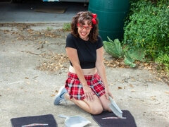 Kont, Grote kont, Rijpe lesbienne, Orgasme, Geschoren, Alleen, Tieten likken, Uniformpje