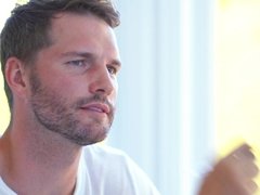 Gros cul, Brunette brune, Tir de sperme, Embrassement, Léchez, Petite femme, Chatte, Adolescente