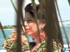 Strand, Grote mammen, Badpak, Rondborstig, Hd, Natuurlijke tieten, Alleen, Tieten likken