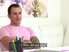 イギリス人, バック, デブ, 女, 指いじり, 手コキする, オフィス, オマンコ