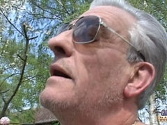 Ongeluk, Blond, Diep in de keel, Zoenen, Buiten, Tiener