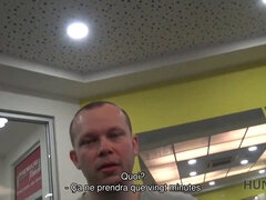 Young Czech couple goes wild in the lapin de gym: Un relations-of-friend POV