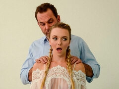 Chambre à dormir, Gros cul, Grosse bite, Gros seins, Blonde, Sucer une bite, En levrette, Seins naturels