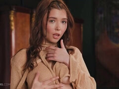 Gros cul, Gros seins, Doigter, Chatte, Rasée, Solo, Dénudage, Adolescente