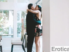 Blasen, Braunhaarige, Kehlenfick, Erotisch, Füsse, Latina, Titten