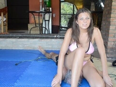 Bikini, Amarrada, Morena, Europeo, Dominacion femenina, Humillación, Lesbiana, Lucha