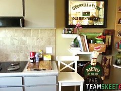 18 años, Niñera, Mamada, Papá, Corridas faciales, Abuelo, Hd, Gritar