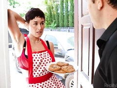 Grosser arsch, Grosser schwanz, Grosse titten, Betrug, Hundestellung, Kurzes haar, Dürr, Jungendliche (18+)
