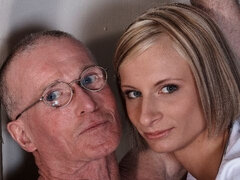 お尻, フェラチオ, カワイイ, 手コキする, 看護婦, 剃毛, ガリガリ, ストリッピング