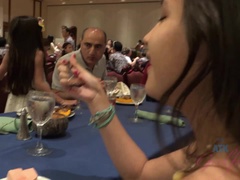 Sucer une bite, Brunette brune, Petite amie, Branlette thaïlandaise, Fille latino, Pov, Enceinte, Nénés
