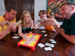 ブロンド, フェラチオ, カワイイ, バック, グループ, 手コキする, オージー, ガリガリ