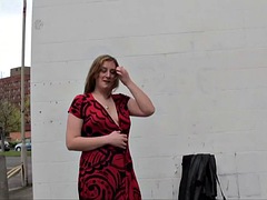 美女, イギリス人, ぽちゃ, 淫乱熟女, 公共, 剃毛, 一人, おもちゃ