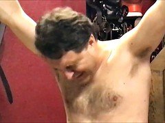 Homme nu et filles habillées, Femme dominatrice, Fétiche des pieds, Maîtresse