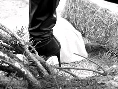 Grosse titten, Stiefel, Spermaladung, Handjob, Absätze, Riesig, Masturbation, Im freien