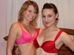 Спальня, Большие сиськи, Пальцем, Поцелуи, Лизание, Белье, Мастурбация, Киски