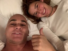 Chambre à dormir, Gros cul, Grosse bite, Sucer une bite, En levrette, Seins naturels, Adolescente, Nénés