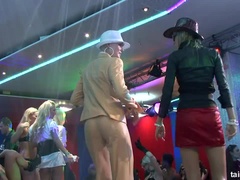 Blondine, Bekleidet, Verein, Extrem, Natürlich, Orgie, Party, Titten