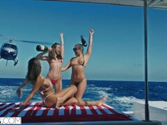 Брюнетки, Кончили внутрь, Секс без цензуры, Лизание, Оргии, Киски, Наездница, Сквиртинг