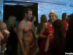 デカパイ, 着衣女と全裸男, フェティッシュ, ヒール, 異人種間, 下着, ストッキング, スインガー