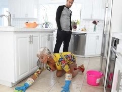 Grosser arsch, Grosse titten, Blondine, Blasen, Mutti, Strümpfe, Titten, Spanner