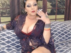 Reusachtig, Moeder die ik wil neuken, Moeder, Roken, Tieten likken