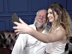 Blasen, Braunhaarige, Handjob, Ablutschen, Jungendliche (18+), Titten