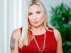 Culo grande, Verga grande, Rubia, Mamada, Estilo perrito, Mamá, Pov