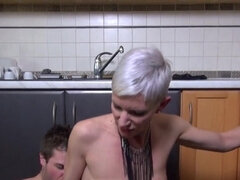 In den arsch, Blondine, Nahaufnahme, Küche, Reif, Reife frau in den arsch, Milf, Muschi