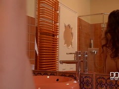 Culo, Cuarto de baño, Universidad, Masturbación, Tetas naturales, Solo, Medias largas, Tetas