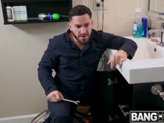 Brunette brune, Éjaculer dans la bouche, En levrette, Bâillonner, Petite femme, Chevaucher, Adolescente, Nénés