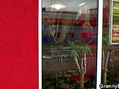 Schönheit, Blasen, Geile alte tussi, Kehlenfick, Riesig, Masturbation, Milf, Mutti