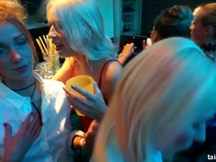 Blondine, Tanzen, Lesbisch, Lecken, Masturbation, Orgie, Party, Nass