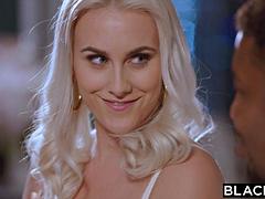 Grote lul, Grote mammen, Blond, Pijpbeurt, Sperma, Hd, Interraciaal, Spuiten